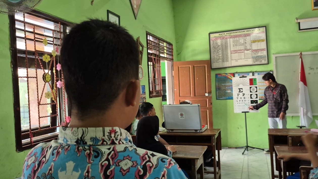 Proses Skrining Mata di salah satu Kelas